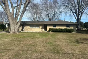 2408 16th Ave, Sterling, IL 61081 - Photo 3