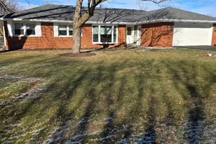 19 Pasadena Dr, Oswego, IL 60543 - Photo 1