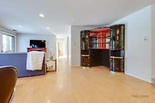 1025 Cottonwood Ct, Wheeling, IL 60090 - Photo 9