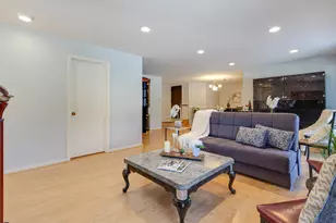 1025 Cottonwood Ct, Wheeling, IL 60090 - Photo 7