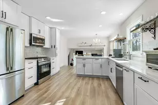 19 Golfview Ln, Lake Barrington, IL 60010 - Photo 9