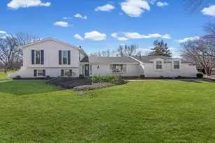 19 Golfview Ln, Lake Barrington, IL 60010 - Photo 1