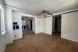 1021 Jefferson Ave, Charleston, IL 61920 - Photo 9