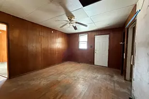 1021 Jefferson Ave, Charleston, IL 61920 - Photo 17