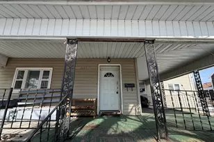 1021 Jefferson Ave, Charleston, IL 61920 - Photo 5