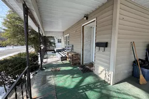 1021 Jefferson Ave, Charleston, IL 61920 - Photo 3