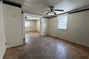 1021 Jefferson Ave, Charleston, IL 61920 - Photo 13