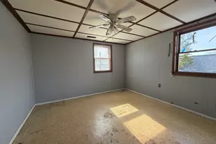 1021 Jefferson Ave, Charleston, IL 61920 - Photo 27