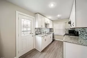 7949 Newland Ave, Burbank, IL 60459 - Photo 9