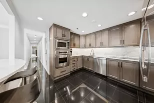 100 E Huron St, Chicago, IL 60611 - Photo 15