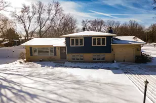 638 N Stephen Dr, Palatine, IL 60067 - Photo 1