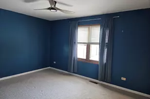 210 Hazelwood Dr, Lindenhurst, IL 60046 - Photo 9