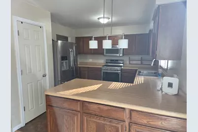 210 Hazelwood Drive, Lindenhurst, IL 60046 - Photo 5