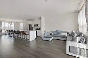 2251 Parkside Dr, Schaumburg, IL 60173 - Photo 9