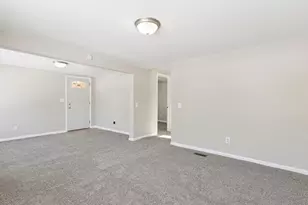 147 Caroline St, East Peoria, IL 61611 - Photo 3