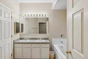 3100 Town Square Dr, Rolling Meadows, IL 60008 - Photo 11