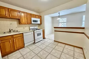 2400 Mallow Ct, Schaumburg, IL 60194 - Photo 9