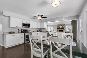 3700 Monarch Cir, Naperville, IL 60564 - Photo 13