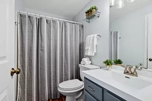 382 Crystal Ridge Dr, Crystal Lake, IL 60012 - Photo 9