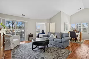 382 Crystal Ridge Dr, Crystal Lake, IL 60012 - Photo 3