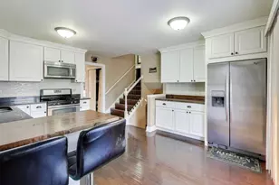 17807 Cypress Ave, Country Club Hills, IL 60478 - Photo 9