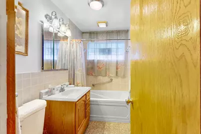 7355 W Lill Street, Niles, IL 60714 - Photo 9