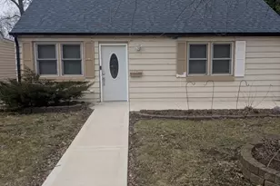 570 Farnum Ave, Aurora, IL 60505 - Photo 1