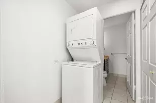 1004 N Mill St, Naperville, IL 60563 - Photo 9