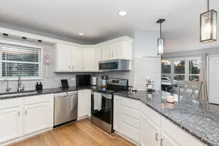 6032 S Lake Shore Dr, Cary, IL 60013 - Photo 9