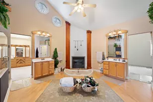 28W280 Oak Creek Ct, West Chicago, IL 60185 - Photo 25