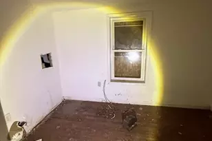 8417 S Escanaba Ave, Chicago, IL 60617 - Photo 11