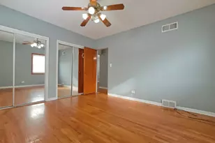 2437 W Balmoral Ave, Chicago, IL 60625 - Photo 9