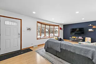 2021 W Spring Ridge Dr, Arlington Heights, IL 60004 - Photo 3