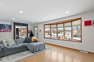 2021 W Spring Ridge Dr, Arlington Heights, IL 60004 - Photo 5