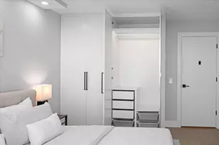 1560 N Sandburg Terrace, Chicago, IL 60610 - Photo 17