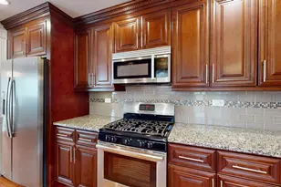 1327 Larchmont Dr, Buffalo Grove, IL 60089 - Photo 7