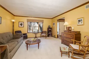 2813 Stonehurst Dr, Bloomington, IL 61704 - Photo 9