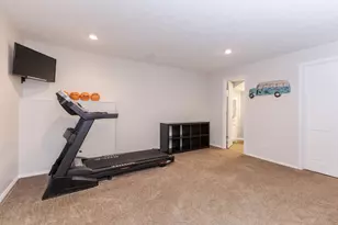 2813 Stonehurst Dr, Bloomington, IL 61704 - Photo 39