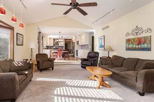 2813 Stonehurst Dr, Bloomington, IL 61704 - Photo 23