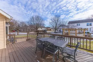 2813 Stonehurst Dr, Bloomington, IL 61704 - Photo 49