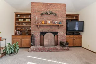 2813 Stonehurst Dr, Bloomington, IL 61704 - Photo 25