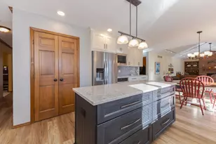 2813 Stonehurst Dr, Bloomington, IL 61704 - Photo 15