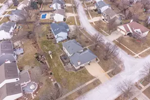 2813 Stonehurst Dr, Bloomington, IL 61704 - Photo 63