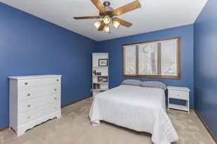 2813 Stonehurst Dr, Bloomington, IL 61704 - Photo 35