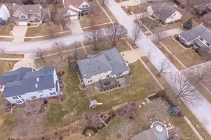 2813 Stonehurst Dr, Bloomington, IL 61704 - Photo 55