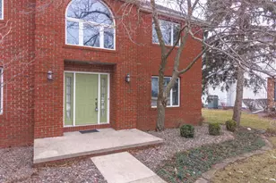 2813 Stonehurst Dr, Bloomington, IL 61704 - Photo 3