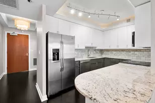 130 N Garland Ct, Chicago, IL 60602 - Photo 5