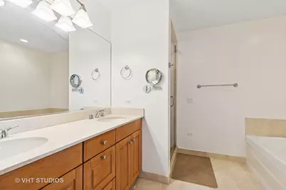 21 E Huron Street #1806, Chicago, IL 60611 - Photo 19