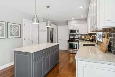 717 Clarendon Lane, Aurora, IL 60504 - Photo 15