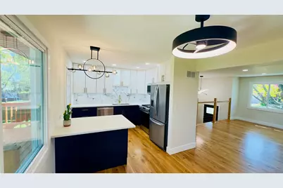 527 Northgate Road, Lindenhurst, IL 60046 - Photo 7